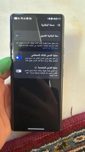 للبيع تكنو كامون 40 برو 5G الجهاز بحالة جيدة/ممتازة، شاشة AMOLED ناعمة، أداء ممتاز للألعاب،