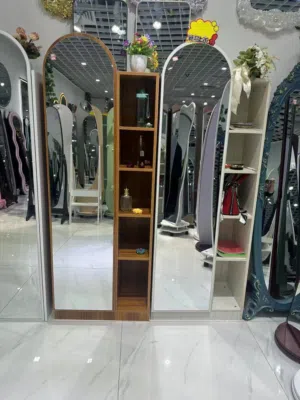مراية مقوسة مكونة من 5أرفف لون ابيض ولون بني