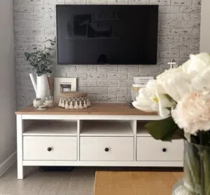 طاولة تلفزيون عصرية تصميم أنيق للبيع