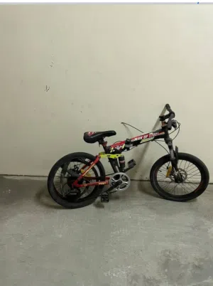 ثلاث دراجات