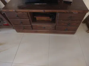 رفوف مع أدرج