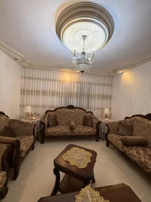 طقم كنب 7 مقاعد استعمال خفيف بحال الوكالة تفصيل عند نجار غير تجاري