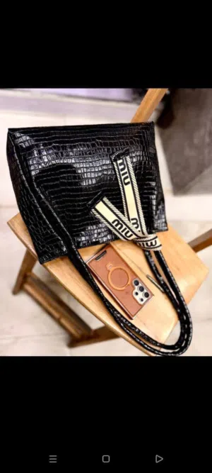 حقيبة كتف توت باج (Tote Bag)