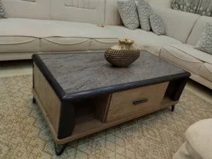 طاولة وسط مستعمل تم شرائها من مفروشات شهوان