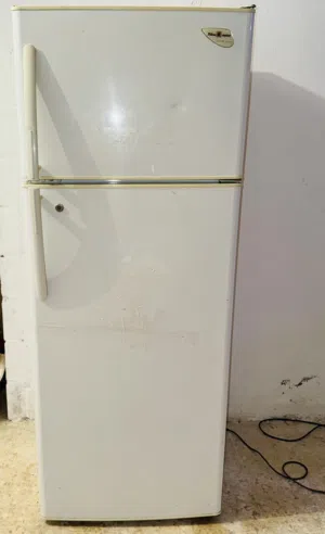 للبيع ثلاجة فالكون بحالة جيدة