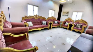 كنب مودرين مخمل وردي فنان للبيع