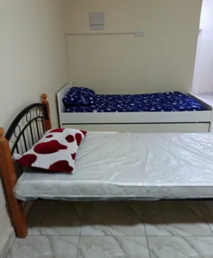 اسرة مفردة نظيفة لللبيع