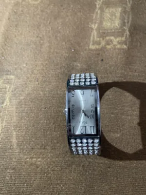 ساعة قديمة جديدة لم يتم استخدامها