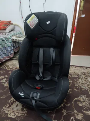 كرسي سيارات للاطفال بحاله جيده جدا السعر 8 kd