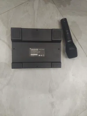 Maono Maonocaster AU-AM100، وهو جهاز مزج صوتي الكل في واحد.