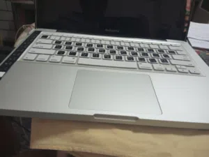 MacBook (13-inch, Late 2009) 2.26GHz Intel Core 2 Duo processor with 3MB on-chip shared L2 cache 2G