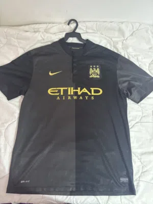 بلوزة Manchester United و Manchester City