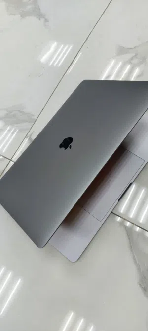ماك بوك  يرو مواصفات عاليه جدا MacBook PRO APPLE CORe i7 Ssd 512 GB Model 2019 Touch Bar