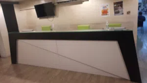 Modern Reception Desk – Black & White – Excellent for Office / Gym / Salon