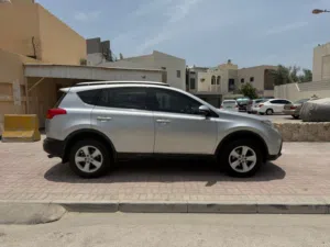 للبيع سياره RAV 4