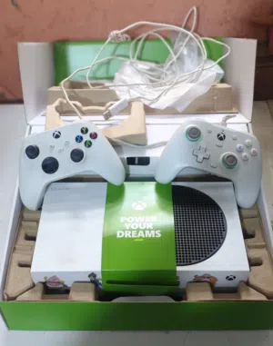 Xbox series s وياه 2 جوستكات و يوبي اس