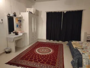 غرفه مفروشة للايجار حلو نظيف قريبه من الخدمات المسجد والسوبر والمطاعم وغسيل الملابس جدا جدا مريحه