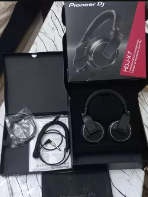سماعات دي جي احترافية Pioneer DJ HDJ-X7 - بحالة ممتازة مع الملحقات الأصلية