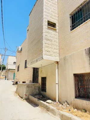 5 Bedrooms . 3 Bathrooms . 295 m22