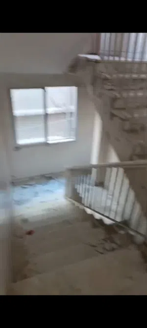 بيت سوبر ديلوكس مكون من اربع غرف كبيره وصالون وبرنده كبيره ومطبخ 5م مربع مع سده وحمامين