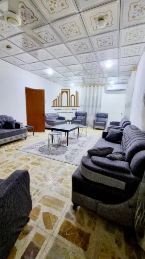 دار تجارية للإيجار في المعقل على شارع رئيسي