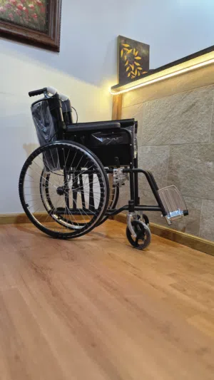 كرسي متحرك طبي قابل للطي بجودة ومواصفات عالية (wheelchair )