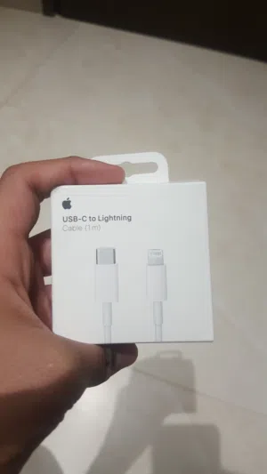 USB-C to Lightning ما استخدم من قبل بس تم فتحه ما استخدم