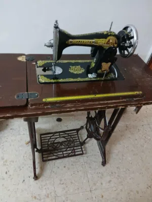 ماكينة خياطة