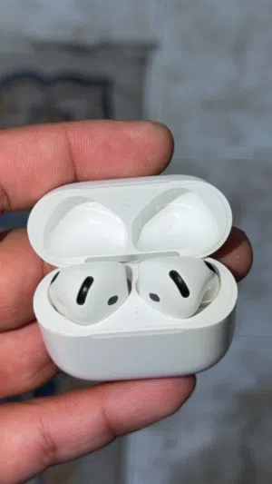 سماعة ايربودز 4 مستعمله وبدون اي مشاكل