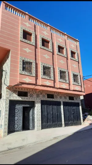 2 Floors . 122 m2 . Agent4