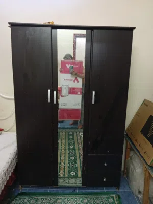 Wardrobe with 3 doors: دولاب مكون من 3 ضلف