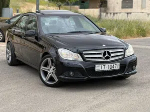 مرسيدس بنز C200 CGI موديل 2013 الشكل الجديد وارد الشركة ( توفيق غرغور ) صيانة الشركة ممشى قليل