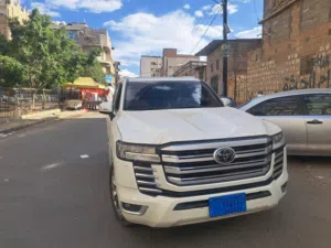سياره صالون لاند كروزر موديل 2023