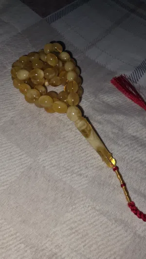 سبحة من الكهرمان الطبيعي الحر قديم