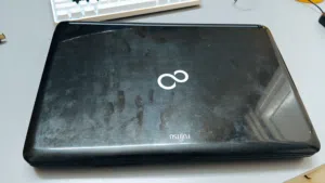 FUJITSU LAPTOP FOR SALE (DOESN'T WORK)