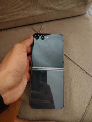 Samsung Galaxy Z Flip5 512 GB in Dhofar