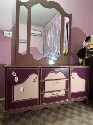 تسريحة + 2 كومادينة جانبية للبيع