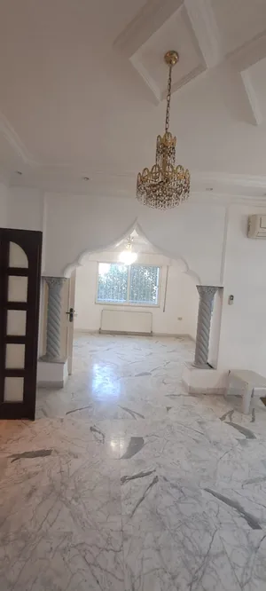 شقة فارغة للبيع في الرابية - ref:14570