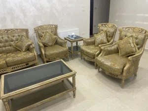كنب ذهبي محفر