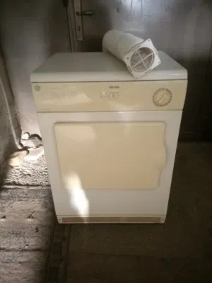 نشافة ملابس بحالة ممتازة للبيع