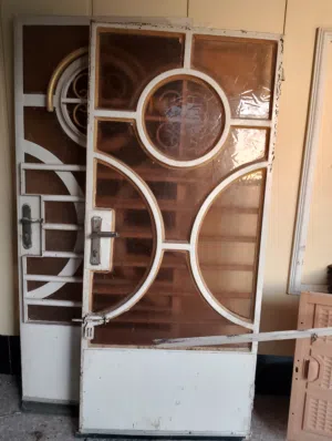 بيبان حديد عدد إثنان مستعمل بصورة جيده