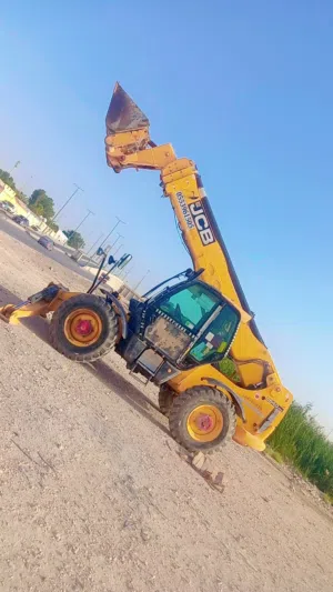 لدينا معدات ثقيله رفعات شوكيه كرينات جميع المعدات الثقيلة جميع انح المملكة