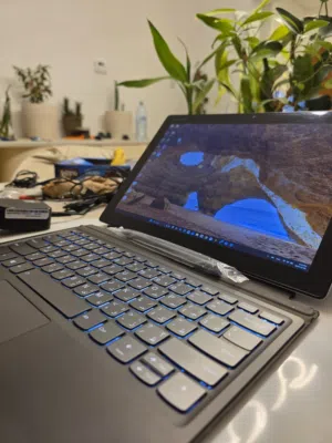 للبيع لابتوب/تابلت Lenovo بحالة ممتازة جداً