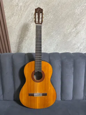 Yamaha C70 Classical Guitar للبيع جيتار ياماها