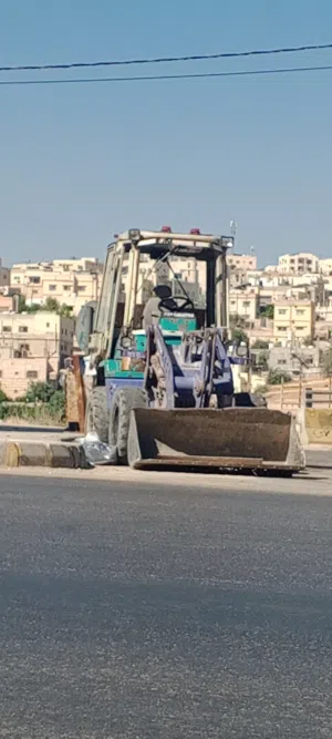 جرافه صغيره أقل سعر في المملكة  يوجد لدينا قلاب مترين لنقل المواد  يوجد لدينا قلاب سنقل