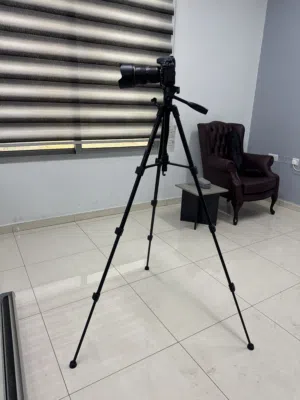 للبيع Nikon D800 مع عدسة 24-70 وترايبود وشنطة