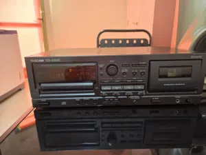 مشغل احترافي TASCAM CD-A500