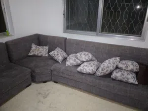 طقم كنب كورنر بحال الوكاله تفصيل خشب سويد للبيع