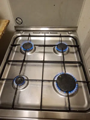 Cooker with excellent condition Brand Ariston بوتاجاز بحاله ممتازه النوع Ariston