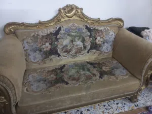 تخم تركي مستعمل يتكون من عشر مقاعد اربع كراسي مع قنفتيين وحده ثلاثية وقنفه ثنائية